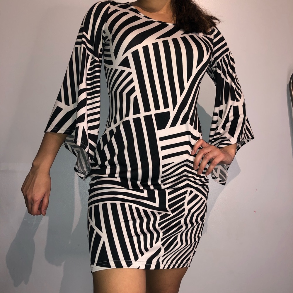 Geometric Flared Sleeve Dress🖤😍